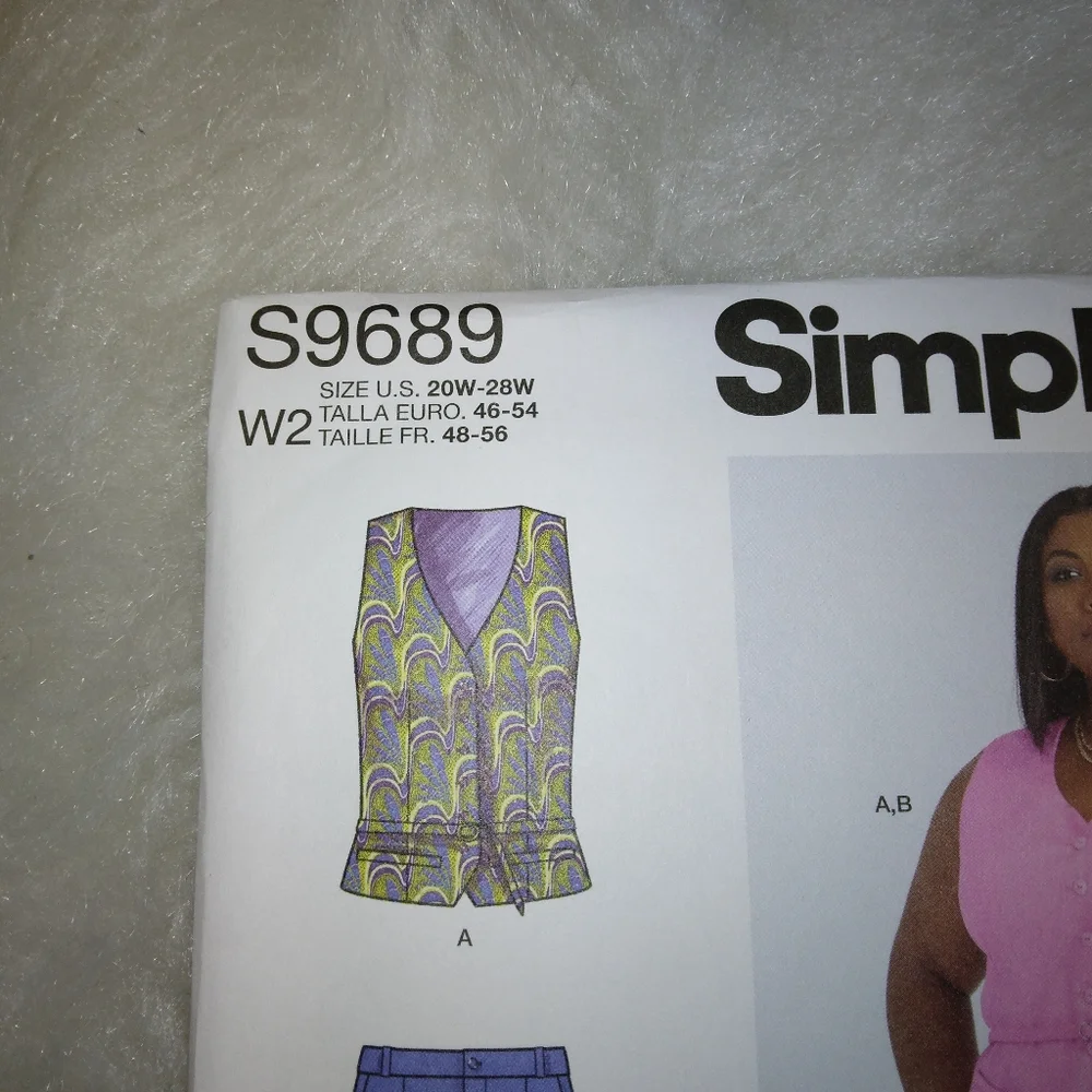 SIMPLICITY S9689 Sz 20W-28W Women's lined vest and pants w/ stylish front vents
